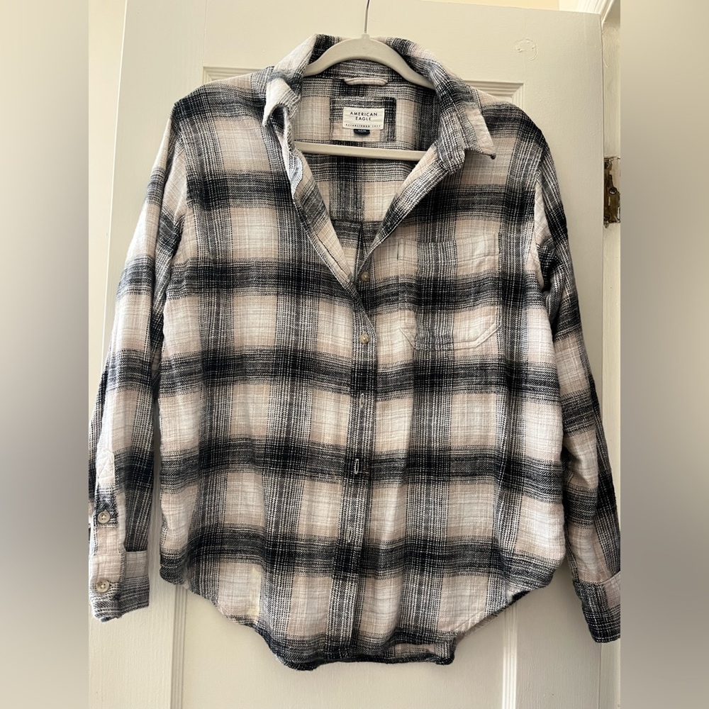 American Eagle Black and Cream Plaid Shirt